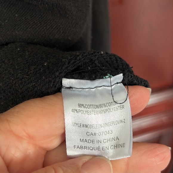 URBAN NATION 2/$25 cropped sweatshirt size medium - Picture 6 of 10